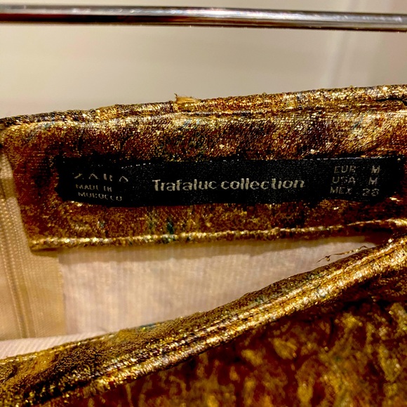 Metallic/chrome/foil floral miniskirt. - Picture 2 of 3